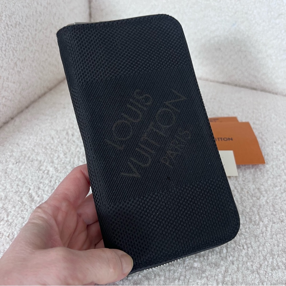 LOUIS VUITTON Damier Geant Zippy Organizer Textile Canvas $850